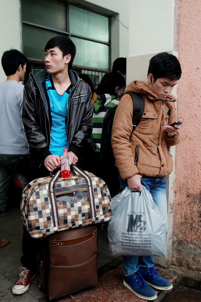 Trong BX Mỹ Đình từ sáng sớm đã có nhiều sinh viên đứng chờ tuyến xe để về quê ăn Tết dương. >> NHAN SẮC YÊU KIỀU CỦA CÁC NỮ DOANH NHÂN TƯƠNG LAI >> Hotgirl Thảo My "đốt cháy mùa đông" đón Noel >> HOTGIRL KHẢ NGÂN, BẢO TRÂN KHIẾN SAO HÀN PHẢI GHEN TỊ >> MISS CUXI VIỆT HUÊ KHOE DÁNG XINH >> Nữ sinh Học viện Hành chính hóa thân thành thôn nữ xinh đẹp >> HOA KHÔI SINH VIÊN YÊU KIỀU BÊN "NGỰA SẮT" Trong BX Mỹ Đình từ sáng sớm đã có nhiều sinh viên đứng chờ tuyến xe để về quê ăn Tết dương. >> NHAN SẮC YÊU KIỀU CỦA CÁC NỮ DOANH NHÂN TƯƠNG LAI >> Hotgirl Thảo My "đốt cháy mùa đông" đón Noel >> HOTGIRL KHẢ NGÂN, BẢO TRÂN KHIẾN SAO HÀN PHẢI GHEN TỊ >> MISS CUXI VIỆT HUÊ KHOE DÁNG XINH >> Nữ sinh Học viện Hành chính hóa thân thành thôn nữ xinh đẹp >> HOA KHÔI SINH VIÊN YÊU KIỀU BÊN "NGỰA SẮT"