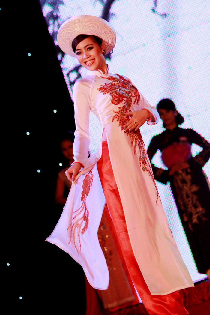 >> HOTGIRL KHẢ NGÂN, BẢO TRÂN KHIẾN SAO HÀN PHẢI GHEN TỊ >> Ngôi sao Missteen Thảo My khiến cộng đồng mạng "nổi sóng" >> MISS CUXI VIỆT HUÊ KHOE DÁNG XINH >> Hotgirl Linh Hàn gợi cảm đón mùa đông về >> Nữ sinh Học viện Hành chính hóa thân thành thôn nữ xinh đẹp >> HOA KHÔI SINH VIÊN YÊU KIỀU BÊN "NGỰA SẮT" >> Vẻ đẹp căng tràn của Hoa khôi Missteen Diễm Trang >>Những mỹ nhân từng học tại trường "nhà giàu" RMIT >> Phát sốt vì 4 nữ giáo viên xinh đẹp >>Midu, Hà Min, Linh Hàn đọ dáng "nóng bỏng"