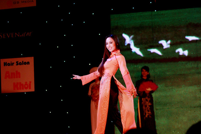 >> HOTGIRL KHẢ NGÂN, BẢO TRÂN KHIẾN SAO HÀN PHẢI GHEN TỊ >> Ngôi sao Missteen Thảo My khiến cộng đồng mạng "nổi sóng" >> MISS CUXI VIỆT HUÊ KHOE DÁNG XINH >> Hotgirl Linh Hàn gợi cảm đón mùa đông về >> Nữ sinh Học viện Hành chính hóa thân thành thôn nữ xinh đẹp >> HOA KHÔI SINH VIÊN YÊU KIỀU BÊN "NGỰA SẮT" >> Vẻ đẹp căng tràn của Hoa khôi Missteen Diễm Trang >>Những mỹ nhân từng học tại trường "nhà giàu" RMIT >> Phát sốt vì 4 nữ giáo viên xinh đẹp >>Midu, Hà Min, Linh Hàn đọ dáng "nóng bỏng"