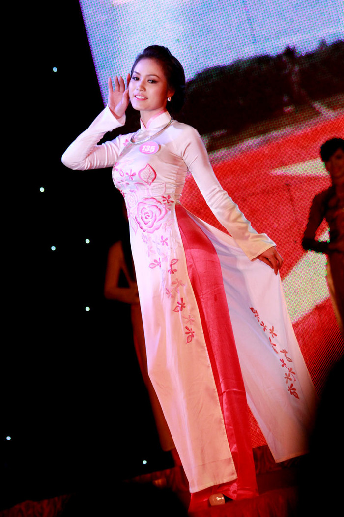 >> HOTGIRL KHẢ NGÂN, BẢO TRÂN KHIẾN SAO HÀN PHẢI GHEN TỊ >> Ngôi sao Missteen Thảo My khiến cộng đồng mạng "nổi sóng" >> MISS CUXI VIỆT HUÊ KHOE DÁNG XINH >> Hotgirl Linh Hàn gợi cảm đón mùa đông về >> Nữ sinh Học viện Hành chính hóa thân thành thôn nữ xinh đẹp >> HOA KHÔI SINH VIÊN YÊU KIỀU BÊN "NGỰA SẮT" >> Vẻ đẹp căng tràn của Hoa khôi Missteen Diễm Trang >>Những mỹ nhân từng học tại trường "nhà giàu" RMIT >> Phát sốt vì 4 nữ giáo viên xinh đẹp >>Midu, Hà Min, Linh Hàn đọ dáng "nóng bỏng"