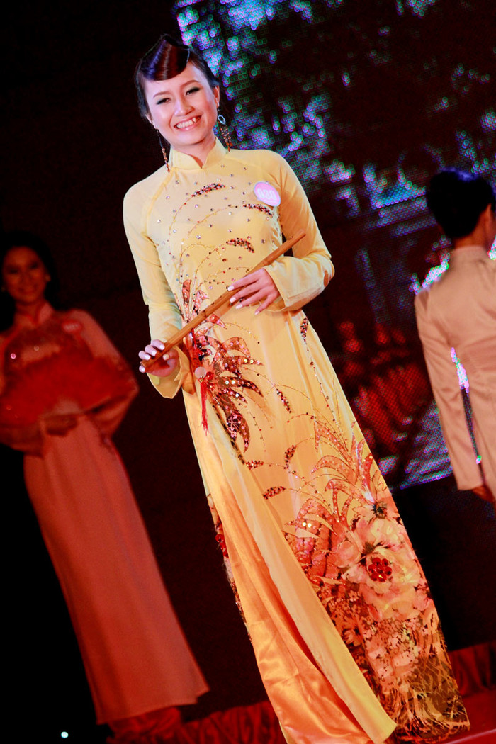 >> HOTGIRL KHẢ NGÂN, BẢO TRÂN KHIẾN SAO HÀN PHẢI GHEN TỊ >> Ngôi sao Missteen Thảo My khiến cộng đồng mạng "nổi sóng" >> MISS CUXI VIỆT HUÊ KHOE DÁNG XINH >> Hotgirl Linh Hàn gợi cảm đón mùa đông về >> Nữ sinh Học viện Hành chính hóa thân thành thôn nữ xinh đẹp >> HOA KHÔI SINH VIÊN YÊU KIỀU BÊN "NGỰA SẮT" >> Vẻ đẹp căng tràn của Hoa khôi Missteen Diễm Trang >>Những mỹ nhân từng học tại trường "nhà giàu" RMIT >> Phát sốt vì 4 nữ giáo viên xinh đẹp >>Midu, Hà Min, Linh Hàn đọ dáng "nóng bỏng"