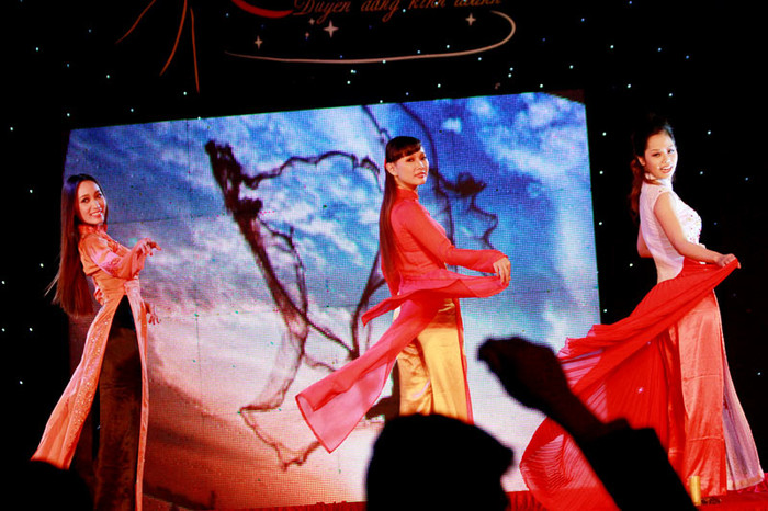 >> HOTGIRL KHẢ NGÂN, BẢO TRÂN KHIẾN SAO HÀN PHẢI GHEN TỊ >> Ngôi sao Missteen Thảo My khiến cộng đồng mạng "nổi sóng" >> MISS CUXI VIỆT HUÊ KHOE DÁNG XINH >> Hotgirl Linh Hàn gợi cảm đón mùa đông về >> Nữ sinh Học viện Hành chính hóa thân thành thôn nữ xinh đẹp >> HOA KHÔI SINH VIÊN YÊU KIỀU BÊN "NGỰA SẮT" >> Vẻ đẹp căng tràn của Hoa khôi Missteen Diễm Trang >>Những mỹ nhân từng học tại trường "nhà giàu" RMIT >> Phát sốt vì 4 nữ giáo viên xinh đẹp >>Midu, Hà Min, Linh Hàn đọ dáng "nóng bỏng"