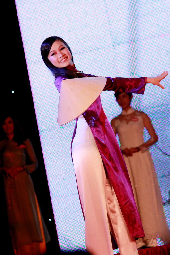 >> HOTGIRL KHẢ NGÂN, BẢO TRÂN KHIẾN SAO HÀN PHẢI GHEN TỊ >> Ngôi sao Missteen Thảo My khiến cộng đồng mạng "nổi sóng" >> MISS CUXI VIỆT HUÊ KHOE DÁNG XINH >> Hotgirl Linh Hàn gợi cảm đón mùa đông về >> Nữ sinh Học viện Hành chính hóa thân thành thôn nữ xinh đẹp >> HOA KHÔI SINH VIÊN YÊU KIỀU BÊN "NGỰA SẮT" >> Vẻ đẹp căng tràn của Hoa khôi Missteen Diễm Trang >>Những mỹ nhân từng học tại trường "nhà giàu" RMIT >> Phát sốt vì 4 nữ giáo viên xinh đẹp >>Midu, Hà Min, Linh Hàn đọ dáng "nóng bỏng"