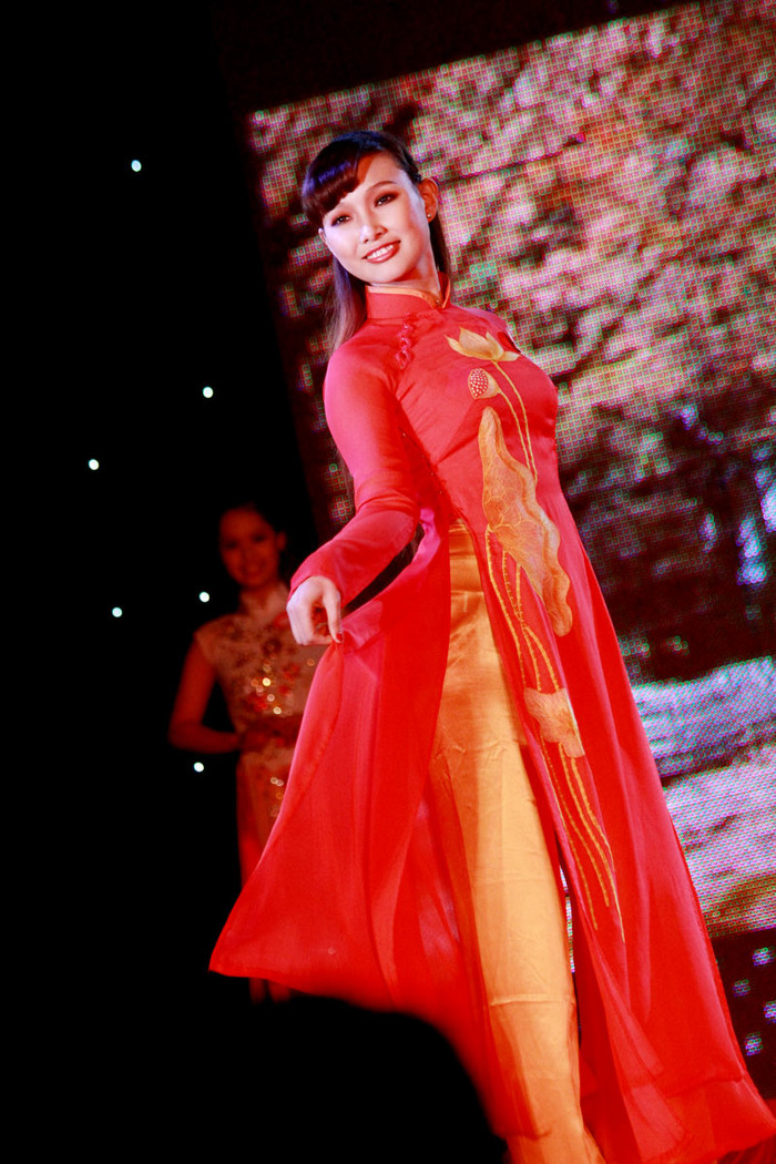 >> HOTGIRL KHẢ NGÂN, BẢO TRÂN KHIẾN SAO HÀN PHẢI GHEN TỊ >> Ngôi sao Missteen Thảo My khiến cộng đồng mạng "nổi sóng" >> MISS CUXI VIỆT HUÊ KHOE DÁNG XINH >> Hotgirl Linh Hàn gợi cảm đón mùa đông về >> Nữ sinh Học viện Hành chính hóa thân thành thôn nữ xinh đẹp >> HOA KHÔI SINH VIÊN YÊU KIỀU BÊN "NGỰA SẮT" >> Vẻ đẹp căng tràn của Hoa khôi Missteen Diễm Trang >>Những mỹ nhân từng học tại trường "nhà giàu" RMIT >> Phát sốt vì 4 nữ giáo viên xinh đẹp >>Midu, Hà Min, Linh Hàn đọ dáng "nóng bỏng"