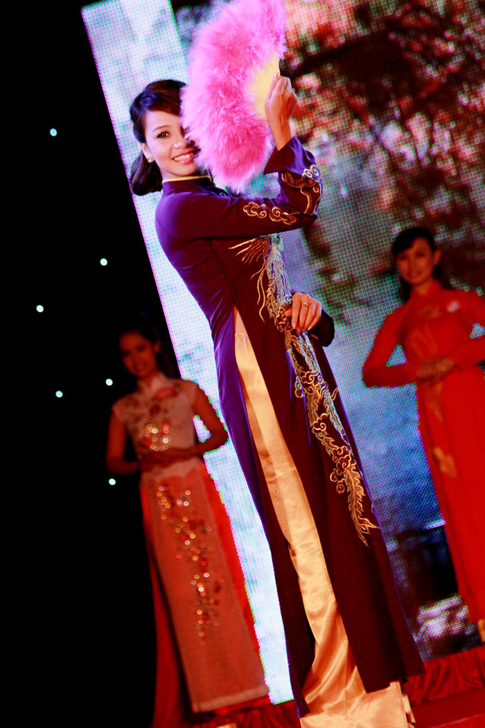 >> HOTGIRL KHẢ NGÂN, BẢO TRÂN KHIẾN SAO HÀN PHẢI GHEN TỊ >> Ngôi sao Missteen Thảo My khiến cộng đồng mạng "nổi sóng" >> MISS CUXI VIỆT HUÊ KHOE DÁNG XINH >> Hotgirl Linh Hàn gợi cảm đón mùa đông về >> Nữ sinh Học viện Hành chính hóa thân thành thôn nữ xinh đẹp >> HOA KHÔI SINH VIÊN YÊU KIỀU BÊN "NGỰA SẮT" >> Vẻ đẹp căng tràn của Hoa khôi Missteen Diễm Trang >>Những mỹ nhân từng học tại trường "nhà giàu" RMIT >> Phát sốt vì 4 nữ giáo viên xinh đẹp >>Midu, Hà Min, Linh Hàn đọ dáng "nóng bỏng"