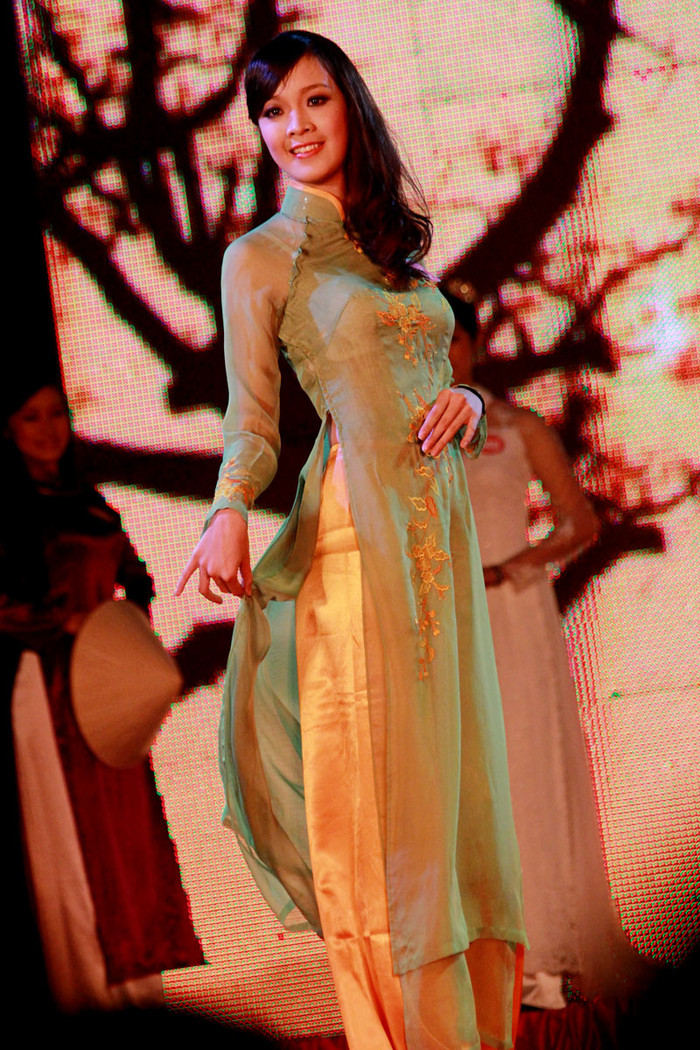 >> HOTGIRL KHẢ NGÂN, BẢO TRÂN KHIẾN SAO HÀN PHẢI GHEN TỊ >> Ngôi sao Missteen Thảo My khiến cộng đồng mạng "nổi sóng" >> MISS CUXI VIỆT HUÊ KHOE DÁNG XINH >> Hotgirl Linh Hàn gợi cảm đón mùa đông về >> Nữ sinh Học viện Hành chính hóa thân thành thôn nữ xinh đẹp >> HOA KHÔI SINH VIÊN YÊU KIỀU BÊN "NGỰA SẮT" >> Vẻ đẹp căng tràn của Hoa khôi Missteen Diễm Trang >>Những mỹ nhân từng học tại trường "nhà giàu" RMIT >> Phát sốt vì 4 nữ giáo viên xinh đẹp >>Midu, Hà Min, Linh Hàn đọ dáng "nóng bỏng"