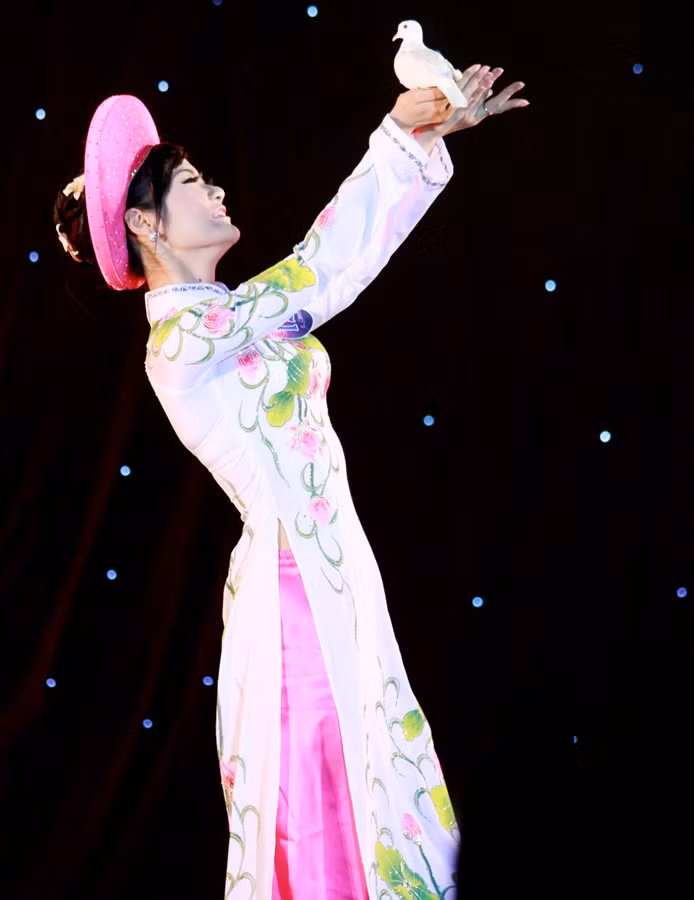 >> Phát sốt vì 4 nữ giáo viên xinh đẹp >>Hoa khôi ĐH Thương Mại 2012 duyên dáng áo dài >>Những hotgirl xinh đẹp làm "điên đảo" cư dân mạng (P8) >>Midu, Hà Min, Linh Hàn đọ dáng "nóng bỏng" >>Ngắm vẻ đẹp kiêu sa của Á hậu Hoàng Anh >>PHÁT SỐT VÌ NỮ THẠC SĨ ĐẸP NHẤT TRUNG QUỐC AI ĐẸP HƠN HOTGIRL KIM PHƯỢNG? >>Những nữ sinh diện áo dài đẹp hơn vẻ đẹp xuân thì của Mai Phương Thúy (P36) >>Phát sốt vì nữ sinh Trung Quốc đẹp như siêu mẫu