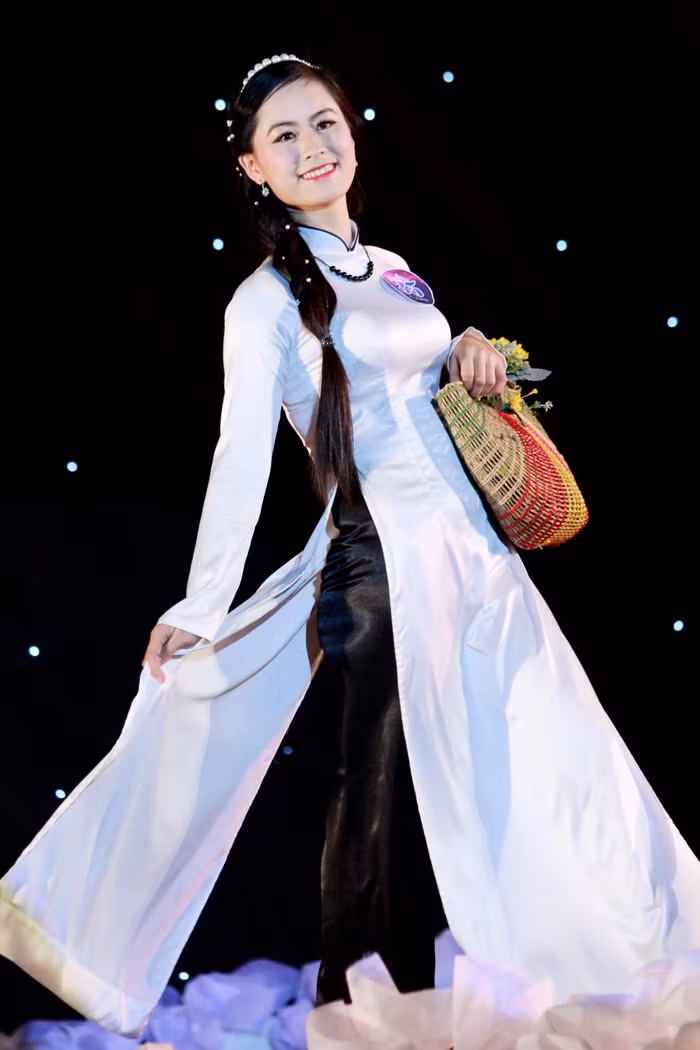 >> Phát sốt vì 4 nữ giáo viên xinh đẹp >>Hoa khôi ĐH Thương Mại 2012 duyên dáng áo dài >>Những hotgirl xinh đẹp làm "điên đảo" cư dân mạng (P8) >>Midu, Hà Min, Linh Hàn đọ dáng "nóng bỏng" >>Ngắm vẻ đẹp kiêu sa của Á hậu Hoàng Anh >>PHÁT SỐT VÌ NỮ THẠC SĨ ĐẸP NHẤT TRUNG QUỐC AI ĐẸP HƠN HOTGIRL KIM PHƯỢNG? >>Những nữ sinh diện áo dài đẹp hơn vẻ đẹp xuân thì của Mai Phương Thúy (P36) >>Phát sốt vì nữ sinh Trung Quốc đẹp như siêu mẫu