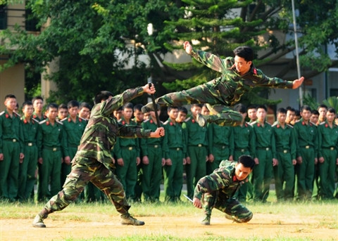 Với hai đối thủ... Với hai đối thủ...