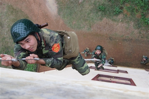 Đột nhập nhà cao tầng, trấn áp khủng bố... Đột nhập nhà cao tầng, trấn áp khủng bố...