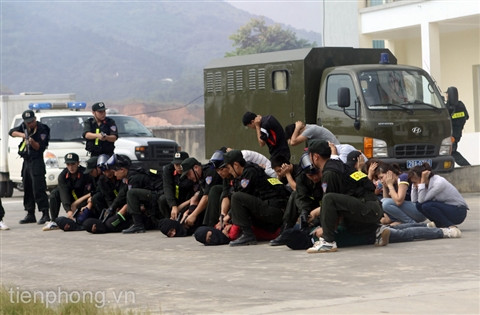 Khống chế toàn bộ bọn khủng bố và giải cứu con tin thành công..