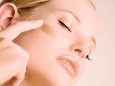 Viêm sắc tố: Khi tức giận, số lượng lớn huyết dịch chạy dồn về não bộ, vì vậy ô xy trong huyết dịch sẽ giảm bớt, độc tố tăng lên nhiều. Độc tố sẽ kích thích mao mạch, lỗ chân lông, gây ra các chứng viêm xung quanh lỗ chân lông với nhiều mức độ khác nhau, từ đó xuất hiện các viêm sắc tố. Viêm sắc tố: Khi tức giận, số lượng lớn huyết dịch chạy dồn về não bộ, vì vậy ô xy trong huyết dịch sẽ giảm bớt, độc tố tăng lên nhiều. Độc tố sẽ kích thích mao mạch, lỗ chân lông, gây ra các chứng viêm xung quanh lỗ chân lông với nhiều mức độ khác nhau, từ đó xuất hiện các viêm sắc tố.