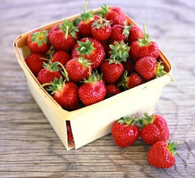 Dâu tây: Chỉ cần ăn dâu tây là đã có thể bổ sung nguồn vitamin C cần thiết cho cơ thể. Dâu tây cũng rất giàu chất sắt, có thể cải thiện khả năng miễn dịch của cơ thể. Tinh dầu từ dâu tây là một enzyme đặc biệt có tác dụng phòng ngừa ung thư. Dâu tây: Chỉ cần ăn dâu tây là đã có thể bổ sung nguồn vitamin C cần thiết cho cơ thể. Dâu tây cũng rất giàu chất sắt, có thể cải thiện khả năng miễn dịch của cơ thể. Tinh dầu từ dâu tây là một enzyme đặc biệt có tác dụng phòng ngừa ung thư.