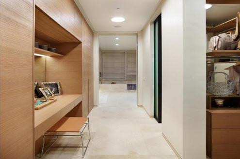 Chủ nhân ngôi nhà thường lưu lại đây mỗi lần trở về Hàn Quốc. Tuy nhiên hiện nay ông dự định bán nó đi vì kế hoạch công việc có sự thay đổi.