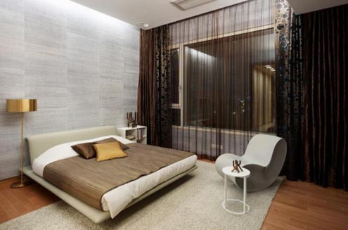 Căn biệt thự có 4 phòng ngủ, 3 phòng tắm và một phòng cho người giúp việc. Khung cảnh con sông Hàn thơ mộng có thể nhìn thấy từ phòng bếp, phòng trẻ và phòng ngủ lớn như trong ảnh.