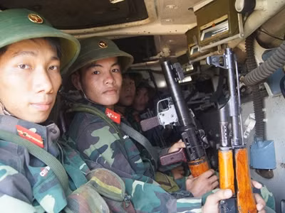 Chiến sĩ bộ binh trên xe BMP1.