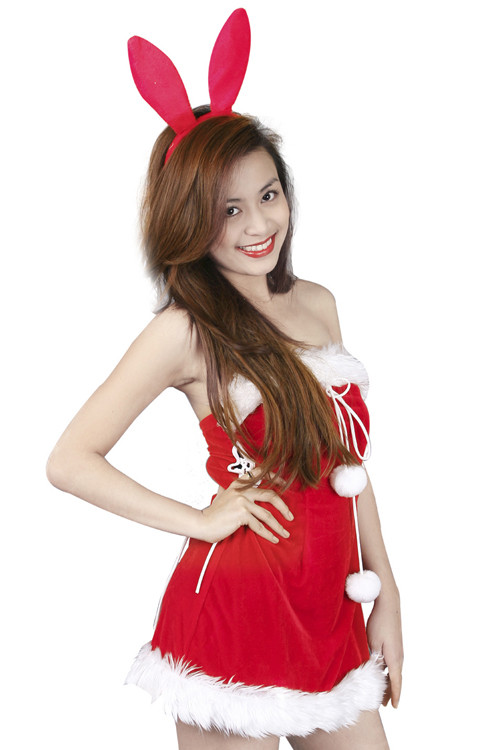 Linh vẫn gợi cảm, quyến rũ nhưng phong cách thời trang dường như đã "nhu mỳ" hơn.