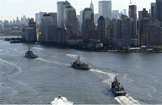 Thuỷ thủ đoàn cũng sẽ đón một nhóm học sinh khuyết tật của trường Bình Minh, ngôi trường được dự án Loreto Việt Nam-Australia hỗ trợ, lên thăm tàu. Qua chuyến thăm, thuỷ thủ đoàn của tàu cũng sẽ có dịp tìm hiểu đất nước và con người Việt Nam.