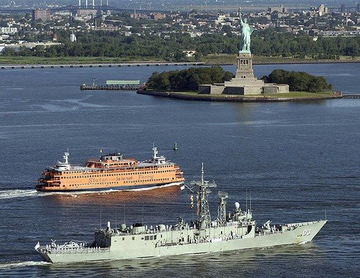 Thuỷ thủ đoàn của HMAS Sydney cũng sẽ tham gia giao hữu thể thao với học viên trường Trung cấp Kỹ thuật Hải quân và giao hữu bóng đá với đội Vietnam Swans tại trường Đại học RMIT (Royal Melbourne Institute of Technology), phân hiệu tại TP. Hồ Chí Minh.