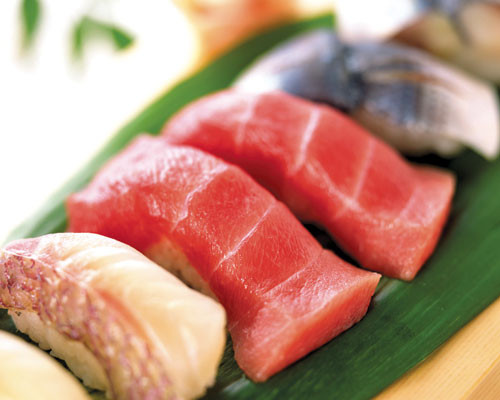 Ngoài ra, khi lưu trữ trong tủ lạnh, tránh để các thực phẩm sống và chín lẫn lộn với nhau, để ngăn chặn mùi hôi thì nên sử dụng túi nilon hoặc màng bọc thực phẩm. Ngoài ra, khi lưu trữ trong tủ lạnh, tránh để các thực phẩm sống và chín lẫn lộn với nhau, để ngăn chặn mùi hôi thì nên sử dụng túi nilon hoặc màng bọc thực phẩm.