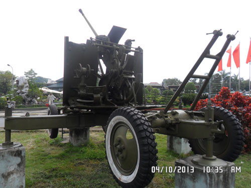 Pháo được trang bị cho Đội 3, Đại đội 827, Tiểu đoàn 394, Trung đoàn 367, được anh hùng Tô Vĩnh Diện hy sinh thân mình bảo vệ.