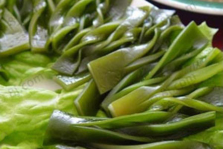 Tảo biển: A-xít béo omega-3 tương tự có trong cá nước lạnh (docosahexaenoic acid - DHA) cũng có trong tảo biển và tảo. Mặc dù sa-lát tảo biển có thể thường thấy trong thực đơn của các nhà hàng, nhưng bạn cũng có thể mua được ở cửa hàng tạp hóa. Bạn cũng có thêm lợi ích của tảo biển từ chế phẩm bổ sung hàng ngày. Cả hai cách này đều là nguồn omega-3 tốt cho người ăn chay. Tảo biển: A-xít béo omega-3 tương tự có trong cá nước lạnh (docosahexaenoic acid - DHA) cũng có trong tảo biển và tảo. Mặc dù sa-lát tảo biển có thể thường thấy trong thực đơn của các nhà hàng, nhưng bạn cũng có thể mua được ở cửa hàng tạp hóa. Bạn cũng có thêm lợi ích của tảo biển từ chế phẩm bổ sung hàng ngày. Cả hai cách này đều là nguồn omega-3 tốt cho người ăn chay.