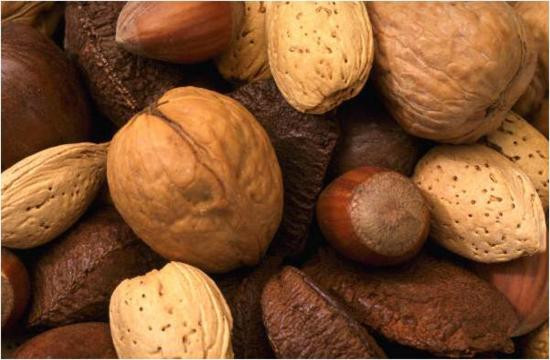 Quả hạch: Đừng đánh giá thấp quả hạch. Tuy nó nhỏ nhưng hàm lượng chất xơ lại khá lớn. Quả hạch giàu vitamin B và E, protein, axit linoleic nên có thể làm tăng hàm lượng bifidobacteria trong đường ruột. Chất bifidobacteria kết hợp cùng với cellulose thực vật sẽ kích thích nhu động ruột, từ đó có tác dụng nhuận tràng, trị táo bón. Quả hạch: Đừng đánh giá thấp quả hạch. Tuy nó nhỏ nhưng hàm lượng chất xơ lại khá lớn. Quả hạch giàu vitamin B và E, protein, axit linoleic nên có thể làm tăng hàm lượng bifidobacteria trong đường ruột. Chất bifidobacteria kết hợp cùng với cellulose thực vật sẽ kích thích nhu động ruột, từ đó có tác dụng nhuận tràng, trị táo bón.