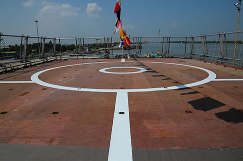 Bãi đáp trực thăng trên tàu DN 2000. Bãi đáp trực thăng trên tàu DN 2000.