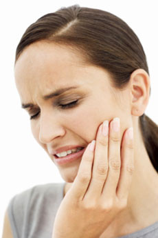 Đây là bệnh nhiễm trùng do vi khuẩn tấn công vào các mô xung quanh chân răng. Bệnh này không những gây mất thẩm mỹ cho bệnh nhân mà còn tiềm ẩn nhiều bệnh lý khác: khi vi khuẩn đi sâu vào máu, chúng có thể gây ra tình trạng viêm mãn tính và làm tăng nguy cơ bệnh tim, đột quỵ, ung thư, thậm chí là sinh non. Đây là bệnh nhiễm trùng do vi khuẩn tấn công vào các mô xung quanh chân răng. Bệnh này không những gây mất thẩm mỹ cho bệnh nhân mà còn tiềm ẩn nhiều bệnh lý khác: khi vi khuẩn đi sâu vào máu, chúng có thể gây ra tình trạng viêm mãn tính và làm tăng nguy cơ bệnh tim, đột quỵ, ung thư, thậm chí là sinh non.