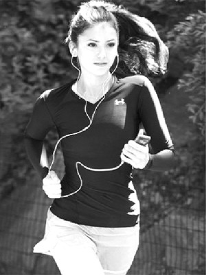 Cách khắc phục: Để bảo vệ đôi tai, hãy thử nghe nhạc ở mức từ 10-50% âm lượng tối đa và chọn một mức độ vừa phải. Một số máy MP3 cũng có chức năng cho phép bạn khóa âm lượng trong một giới hạn nhất định. Hoặc chọn mua một cặp tai nghe “cách âm”, tức là át đi mọi tiếng ồn xung quanh để bạn không phải bật volume quá lớn. Cách khắc phục: Để bảo vệ đôi tai, hãy thử nghe nhạc ở mức từ 10-50% âm lượng tối đa và chọn một mức độ vừa phải. Một số máy MP3 cũng có chức năng cho phép bạn khóa âm lượng trong một giới hạn nhất định. Hoặc chọn mua một cặp tai nghe “cách âm”, tức là át đi mọi tiếng ồn xung quanh để bạn không phải bật volume quá lớn.