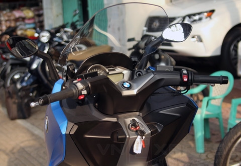 Toàn cảnh phần đầu xe của BMW C600 Sport. Toàn cảnh phần đầu xe của BMW C600 Sport.