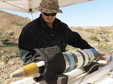 đạn pháo M982 Excalibur . đạn pháo M982 Excalibur .