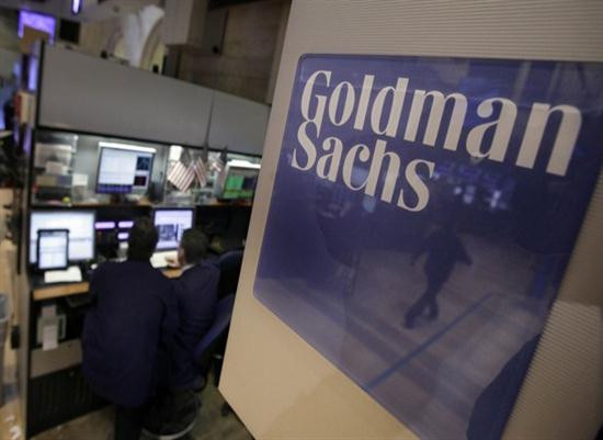 Goldman Sach đã chịu thiệt hại rất lớn sau cuộc khủng hoảng tài chính do tham gia vào việc mua bán các khoản nợ thế chấp phức tạp. Doanh thu nửa đầu năm của hãng này đã xuống mức thấp nhất kể từ 2005 do khối lượng giao dịch yếu. Vì vậy, Goldman Sach đã chọn giải pháp cắt giảm 14% nhân sự chỉ trong 6 tháng đầu năm. Goldman Sach đã chịu thiệt hại rất lớn sau cuộc khủng hoảng tài chính do tham gia vào việc mua bán các khoản nợ thế chấp phức tạp. Doanh thu nửa đầu năm của hãng này đã xuống mức thấp nhất kể từ 2005 do khối lượng giao dịch yếu. Vì vậy, Goldman Sach đã chọn giải pháp cắt giảm 14% nhân sự chỉ trong 6 tháng đầu năm.