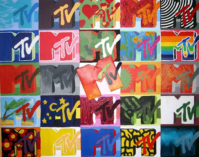 Interbrand cho rằng MTV đang ngày càng đi xa lĩnh vực âm nhạc ban đầu để thử nghiệm những dịch vụ cung cấp nội dung chi phí thấp. Theo họ, việc này đang gây ra sự "khủng hoảng về nhận diện thương hiệu". Jersey Shoe, show truyền hình nổi tiếng nhất của MTV ngày càng thu hút ít người xem và sẽ phải chấm dứt sau mùa phát sóng thứ 6 vào tháng 10 này. Interbrand cho rằng MTV đang ngày càng đi xa lĩnh vực âm nhạc ban đầu để thử nghiệm những dịch vụ cung cấp nội dung chi phí thấp. Theo họ, việc này đang gây ra sự "khủng hoảng về nhận diện thương hiệu". Jersey Shoe, show truyền hình nổi tiếng nhất của MTV ngày càng thu hút ít người xem và sẽ phải chấm dứt sau mùa phát sóng thứ 6 vào tháng 10 này.