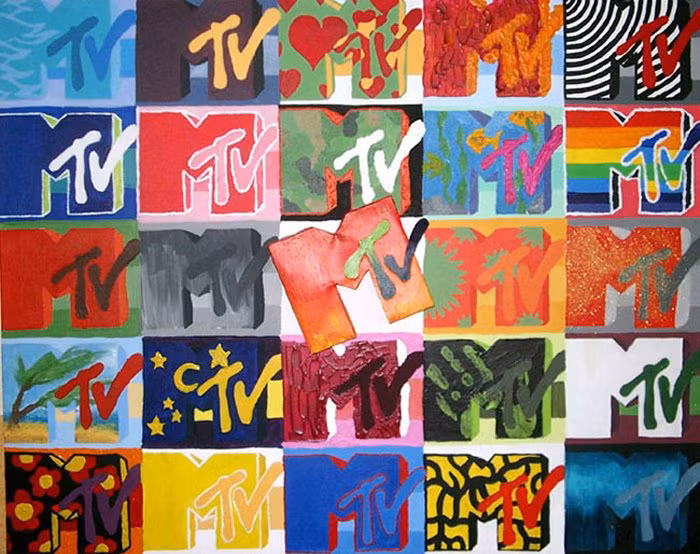 Interbrand cho rằng MTV đang ngày càng đi xa lĩnh vực âm nhạc ban đầu để thử nghiệm những dịch vụ cung cấp nội dung chi phí thấp. Theo họ, việc này đang gây ra sự "khủng hoảng về nhận diện thương hiệu". Jersey Shoe, show truyền hình nổi tiếng nhất của MTV ngày càng thu hút ít người xem và sẽ phải chấm dứt sau mùa phát sóng thứ 6 vào tháng 10 này.