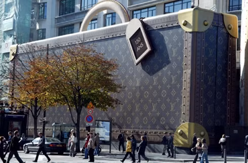 4. Moët & Chandon: Giá trị thương hiệu giảm: 13%; giá trị hiện tại: 3,8 tỷ USD (xếp thứ 98); công ty mẹ: LVMH Moët Hennessy Louis Vuitton; doanh thu thay đổi trong 1 năm: 22,4%; lĩnh vực: Thức uống có cồn.