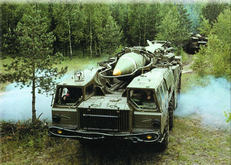 Xe phóng 9P117 mang tên lửa đạn đạo chiến thuật R-17.