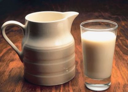 Sữa thêm nhiều đường càng tốt? Sữa không cho đường không dễ tiêu hóa, đây là “kiến thức chung” ai cũng biết. Thêm đường là để tăng thêm nhiệt lượng carbohydrates cung cấp, nhưng phải chú ý định lượng, thông thường mỗi 100ml sữa thêm 5-8g đường. Sữa thêm nhiều đường càng tốt? Sữa không cho đường không dễ tiêu hóa, đây là “kiến thức chung” ai cũng biết. Thêm đường là để tăng thêm nhiệt lượng carbohydrates cung cấp, nhưng phải chú ý định lượng, thông thường mỗi 100ml sữa thêm 5-8g đường.