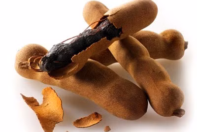 8. Hỗ trợ cơ chế đông máu hoạt động bình thường (hàm lượng calcium 7%): Me là một trong những loại trái cây giàu canxi. Canxi (với sự giúp đỡ của vitamin K) lại đóng một vai trò rất quan trọng trong quá trình đông máu. Vì vậy, me được coi là loại quả có thể giúp cơ chế đông máu ở con người hoạt động bình thường.