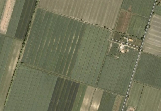 Biệt thự 2000 năm tuổi của người La Mã: Khi đang nghiên cứu bản đồ nhằm tìm nơi mình sinh sống, kỹ sư phần mềm Luca Mori (người Italia) nhận thấy một khu vực hình oval gần Parma (Italia). Sau một thời gian tìm hiểu, anh khám phá đây là những di tích còn sót lại của một con sông cổ và biệt thự của người La Mã. Biệt thự 2000 năm tuổi của người La Mã: Khi đang nghiên cứu bản đồ nhằm tìm nơi mình sinh sống, kỹ sư phần mềm Luca Mori (người Italia) nhận thấy một khu vực hình oval gần Parma (Italia). Sau một thời gian tìm hiểu, anh khám phá đây là những di tích còn sót lại của một con sông cổ và biệt thự của người La Mã.