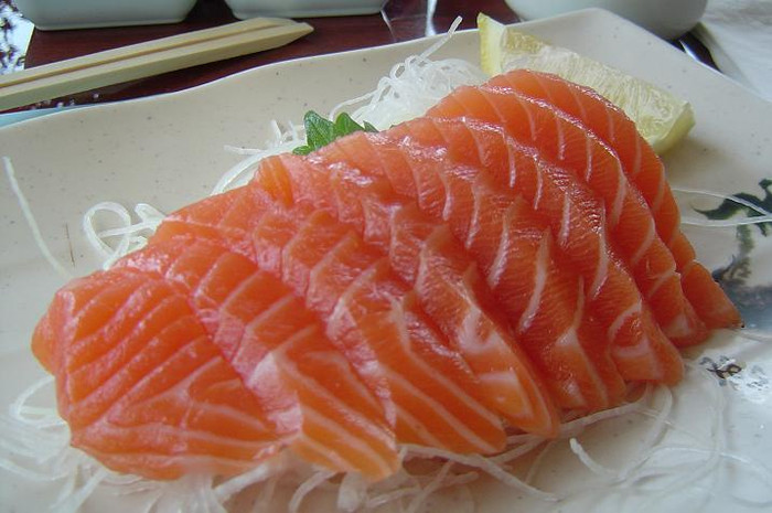 5. Cá: Các loại cá béo (cá hồi, cá trích, cá ngừ, cá thu...) thường chứa nhiều omega-3 - có tác dụng chống viêm nên có thể làm giảm các vấn đề về thận. Cá cũng là một nguồn protein tốt nên bạn đừng bỏ qua món ăn bổ dưỡng này nhé. 5. Cá: Các loại cá béo (cá hồi, cá trích, cá ngừ, cá thu...) thường chứa nhiều omega-3 - có tác dụng chống viêm nên có thể làm giảm các vấn đề về thận. Cá cũng là một nguồn protein tốt nên bạn đừng bỏ qua món ăn bổ dưỡng này nhé.
