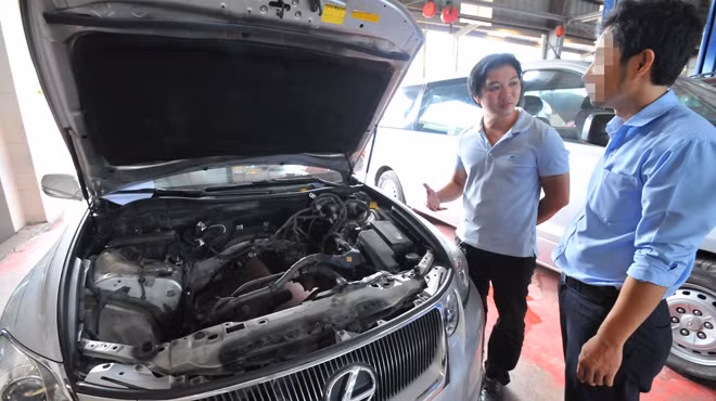 Xe Lexus của ông N.V.L. được kiểm tra tại Công ty cổ phần ôtô Phú Đạt, huyện Bình Chánh, TP.HCM - Ảnh: Minh Đức