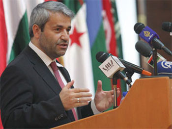 Ông Nihat Ergun. Ông Nihat Ergun.