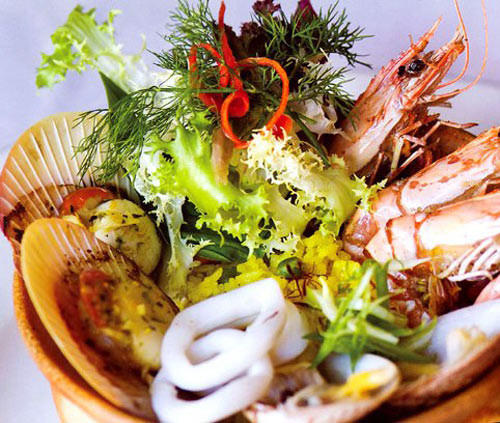 13. Dị ứng với động vật có vỏ: Tiếp xúc hoặc ăn loại động vật có vỏ như tôm hoặc cua có thể gây phát ban, sưng môi, mặt, hoặc cổ họng, khó thở và buồn nôn. 13. Dị ứng với động vật có vỏ: Tiếp xúc hoặc ăn loại động vật có vỏ như tôm hoặc cua có thể gây phát ban, sưng môi, mặt, hoặc cổ họng, khó thở và buồn nôn.