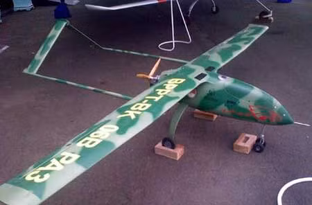 UAV Alap-Alap có sải cánh 3,51m, trọng lượng cất cánh tối đa 18kg, tốc độ bay 101km/h, tầm bay 140km (hoạt động liên tục 5 tiếng), trần bay 2.100m.