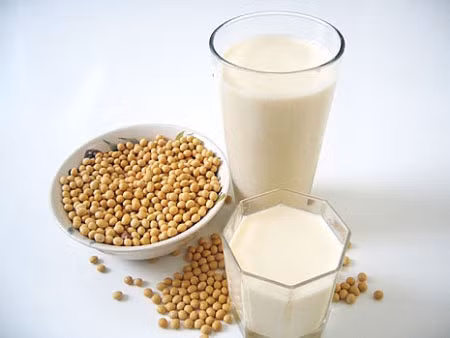 Đậu nành và các sản phẩm từ đậu nành giúp ngăn ngừa tắc nghẽn động mạch và cải thiện cân nặng rất hiệu quả.