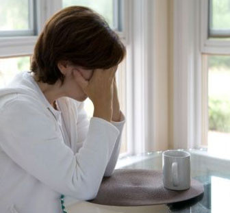 16. Rối loạn kinh nguyệt: Bệnh khi tiến triển sẽ làm tăng nguy cơ thất thường kinh nguyệt, chẳng hạn số lần có kinh ít hơn, lượng máu kinh ít đi. Tuy nhiên, tình trạng này có thể là do sự giảm cân hoặc sức khỏe kém ở những người đã vào giai đoạn muộn, chứ không phải do bản thân việc nhiễm virus. Người nhiễm HIV cũng mãn kinh sớm hơn vài năm. 16. Rối loạn kinh nguyệt: Bệnh khi tiến triển sẽ làm tăng nguy cơ thất thường kinh nguyệt, chẳng hạn số lần có kinh ít hơn, lượng máu kinh ít đi. Tuy nhiên, tình trạng này có thể là do sự giảm cân hoặc sức khỏe kém ở những người đã vào giai đoạn muộn, chứ không phải do bản thân việc nhiễm virus. Người nhiễm HIV cũng mãn kinh sớm hơn vài năm.