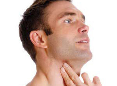 Ung thư cổ họng, thanh quản, thực quản và dạ dày có thể khiến bệnh nhân cảm thấy khó nuốt thức ăn, nước uống.