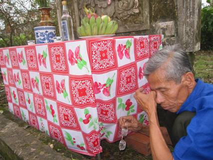 Ông Võ Đại Hàm cháu Đại tướng Võ Nguyên Giáp và cũng là người trông coi nhà lưu niệm rơi nước mắt khi biết tin Đại tướng Võ Nguyên Giáp sẽ được an táng nơi quê nhà Ông Võ Đại Hàm cháu Đại tướng Võ Nguyên Giáp và cũng là người trông coi nhà lưu niệm rơi nước mắt khi biết tin Đại tướng Võ Nguyên Giáp sẽ được an táng nơi quê nhà