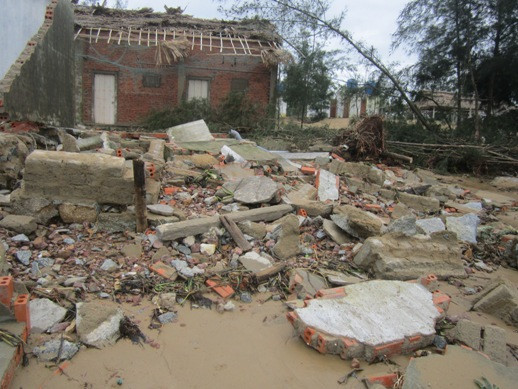 Tất cả chỉ còn là đống đổ nát sau cơn bão dữ Tất cả chỉ còn là đống đổ nát sau cơn bão dữ